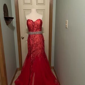 Elegant Red Strapless Gown with Embellished Waist